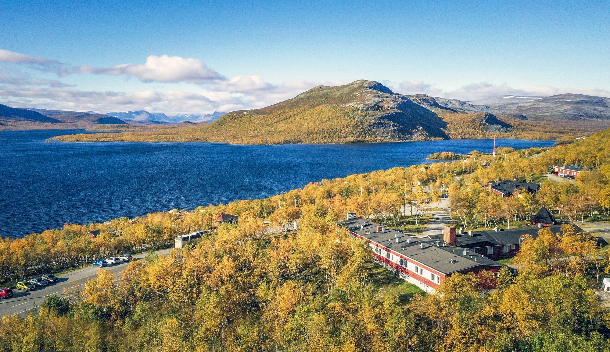 Kilpisjärven Retkeilykeskus in Kilpisjärvi offers accommodation in Kilpisjärvi. Here you can see it pictured in autumn foliage