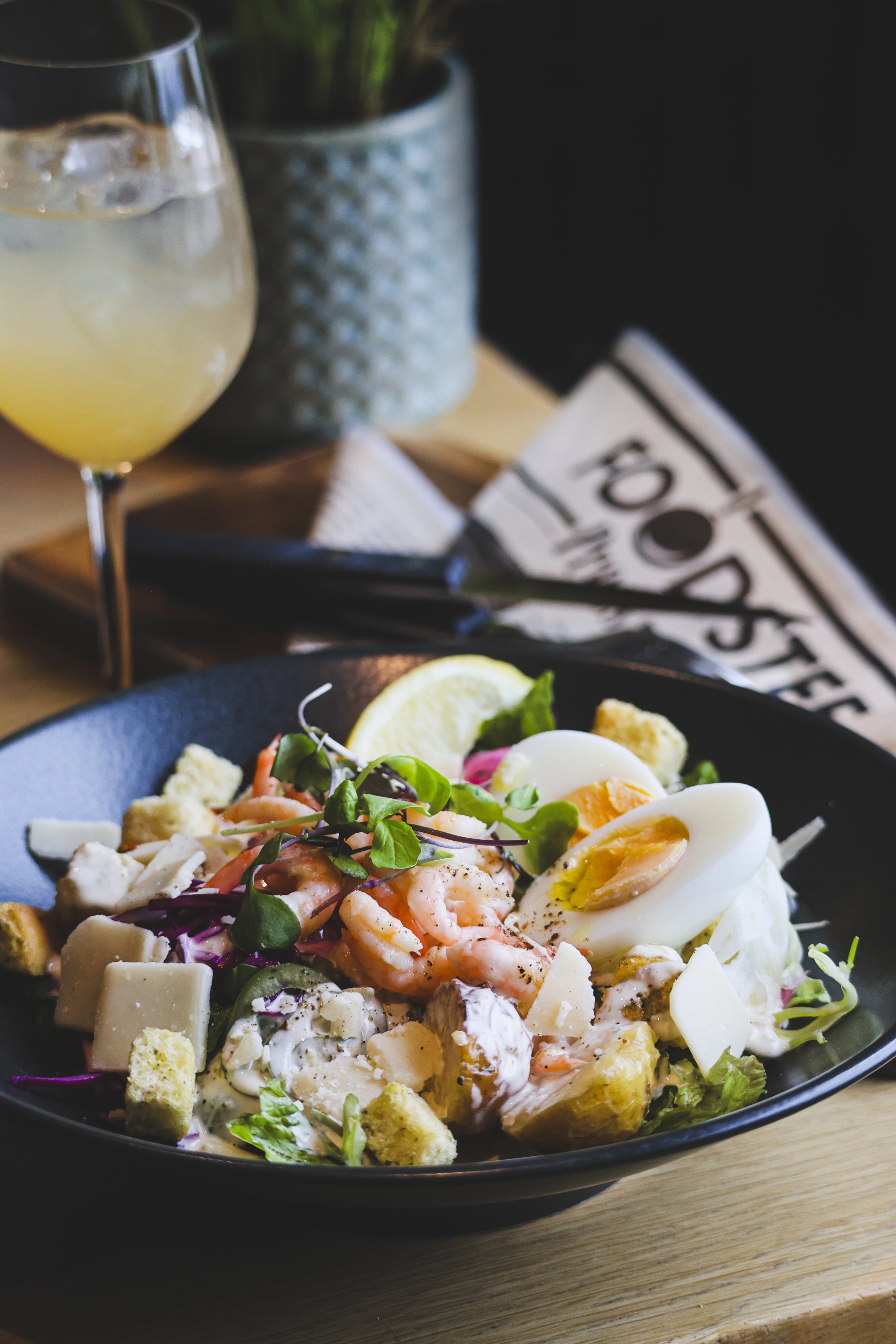 Caesar salad on a green plate in Restaurant Saana in Kilpisjärven Retkeilykeskus