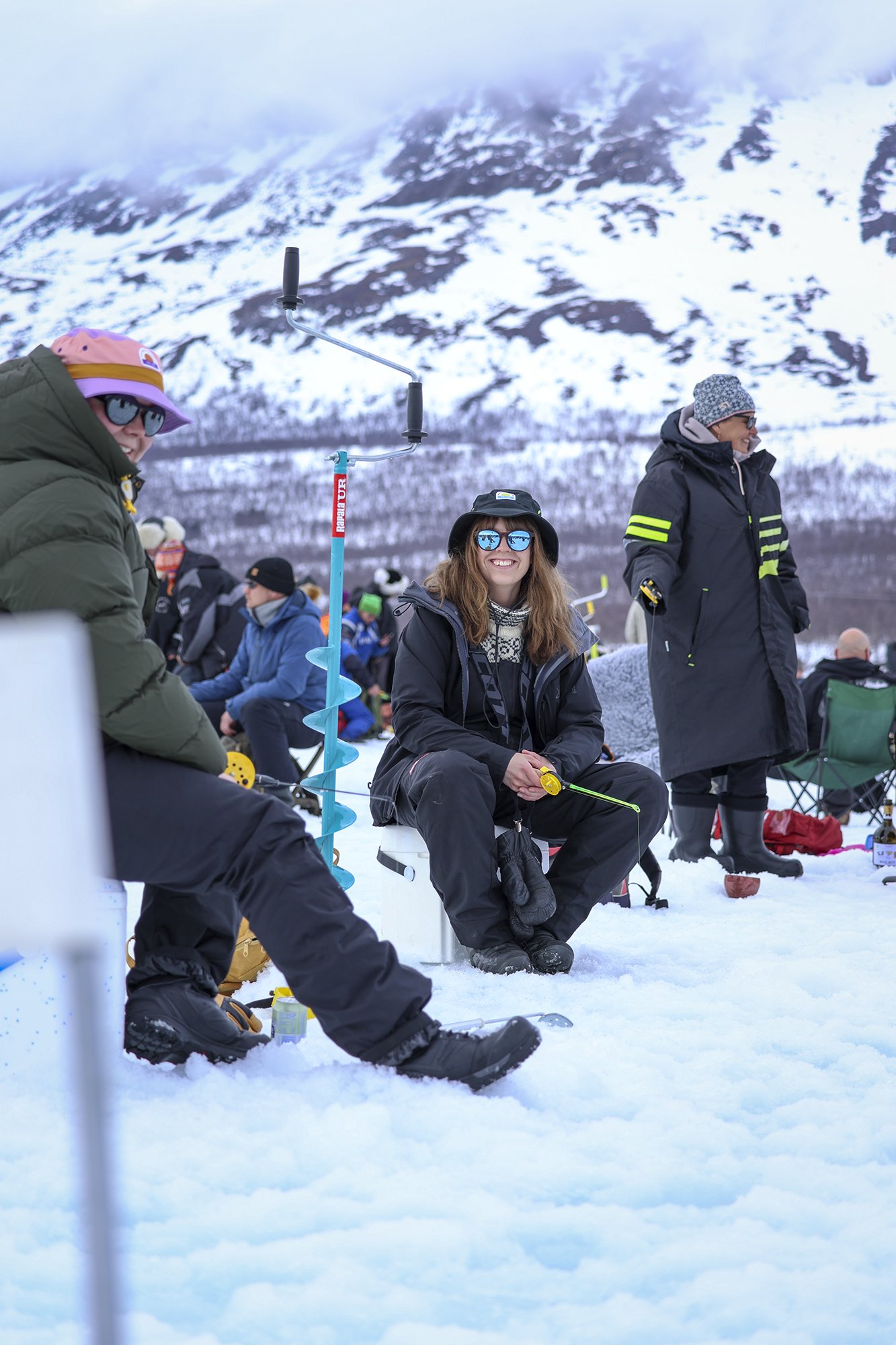 Vain kaksi kalaa – Iida ice fishing under the spring sun, in sunglasses and a hat